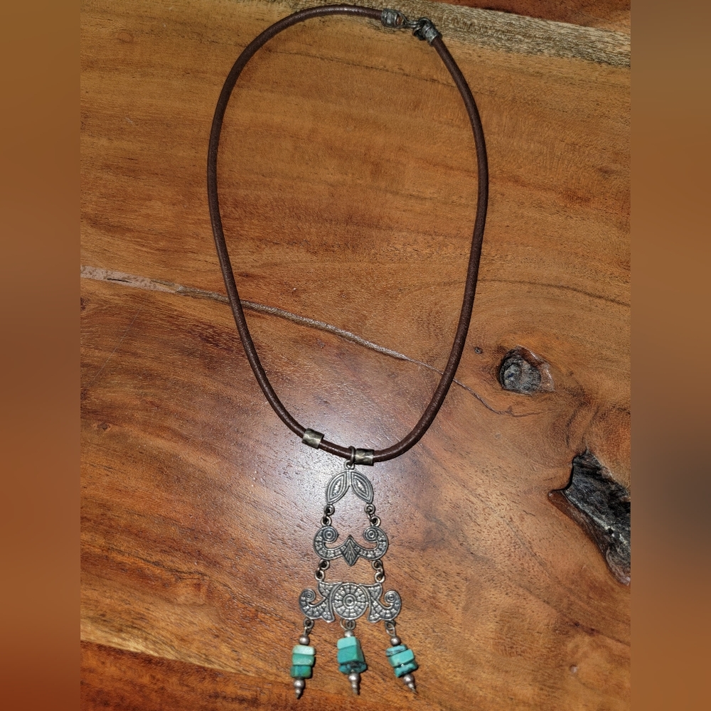Unique turquoise bead pendant necklace